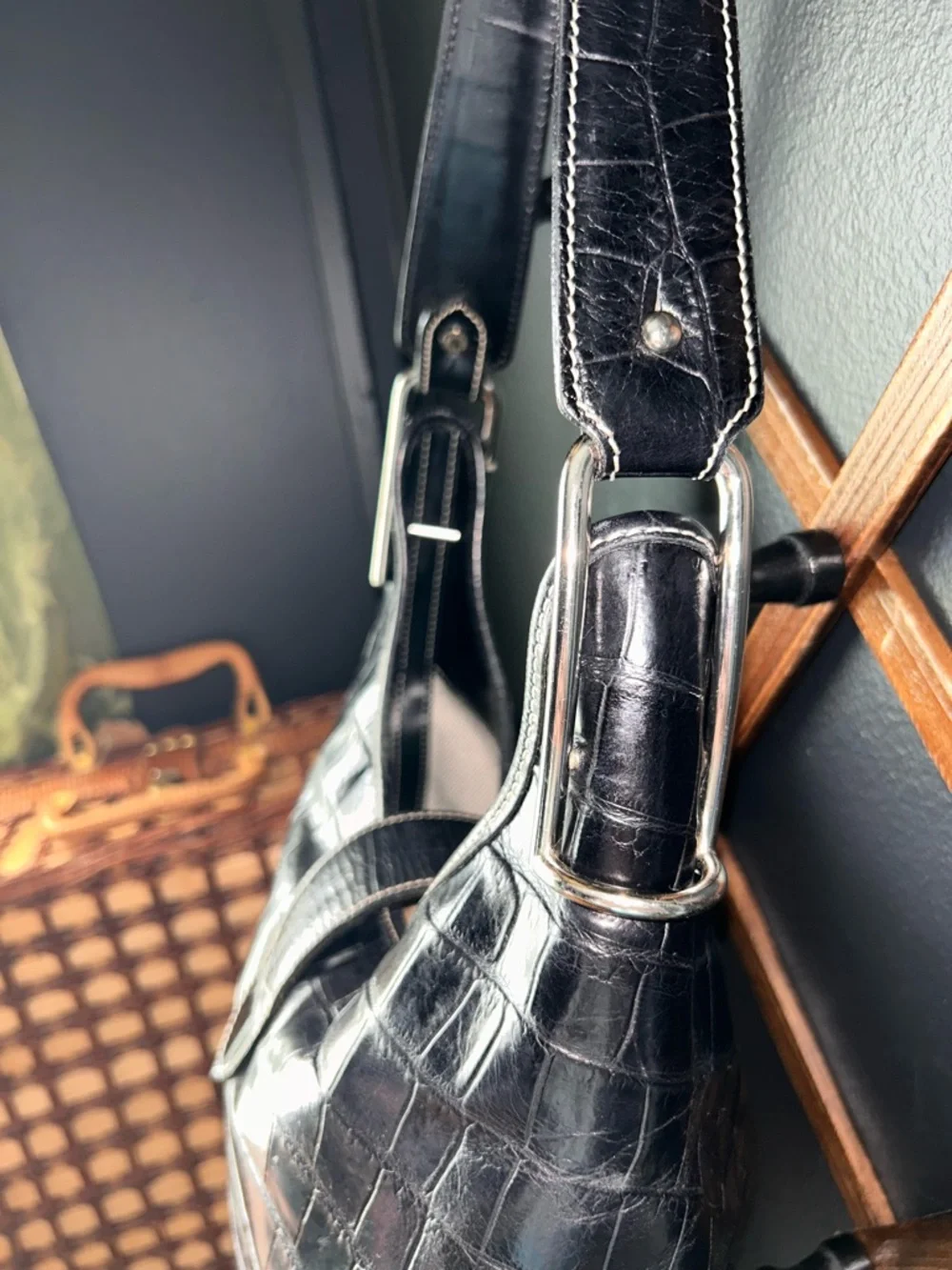 Dooney & Bourke Vintage HoBo
Shoulder Bag Black CrocEmbossed - Silver Turnlock - Picture 8 of 16